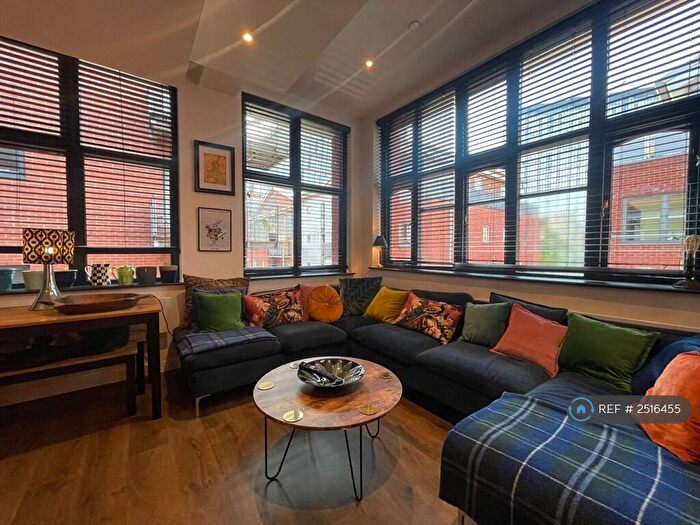 2 Bedroom Flat To Rent In School Street, Manchester, M4