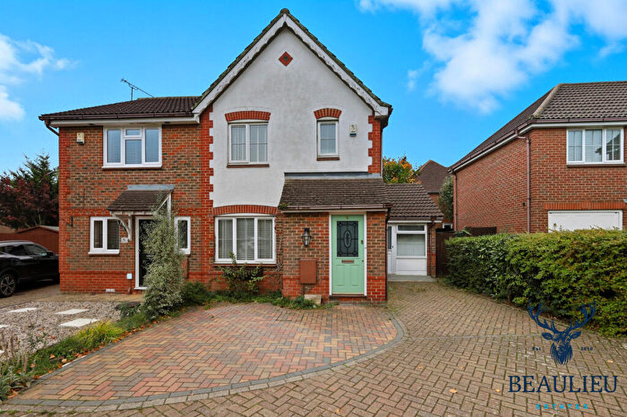 3 Bedroom Semi-Detached House For Sale In Chancellor Avenue, Chelmsford, CM2