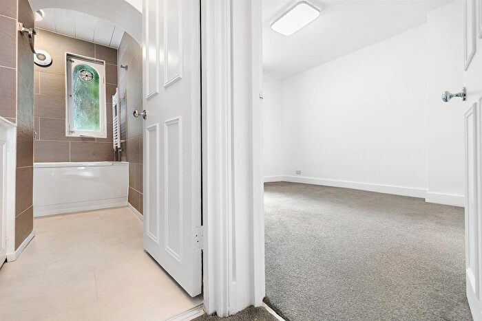 1 Bedroom Flat To Rent In Elsynge Road, London, SW18