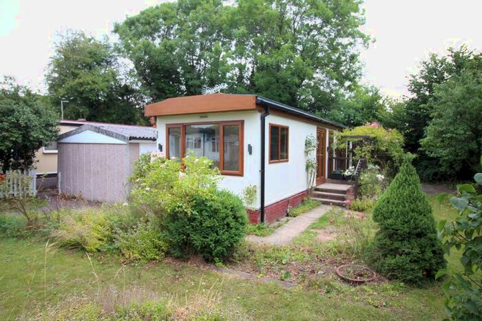 1 Bedroom Property For Sale In Hinksford Mobile Home Park, Kingswinford, DY6