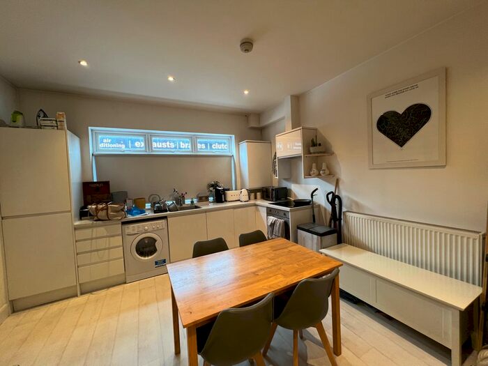 Studio To Rent In Finchley Road, London, NW11