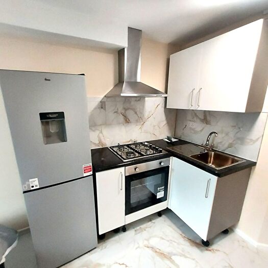 Studio To Rent In Shropshire Close, Mitcham, CR4