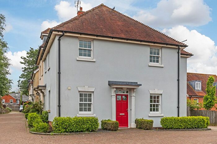 2 Bedroom Flat To Rent In Burgage Mews, Alresford, SO24