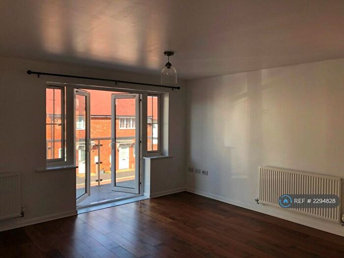 2 Bedroom Flat To Rent In Laurence Rise, Dartford, DA2