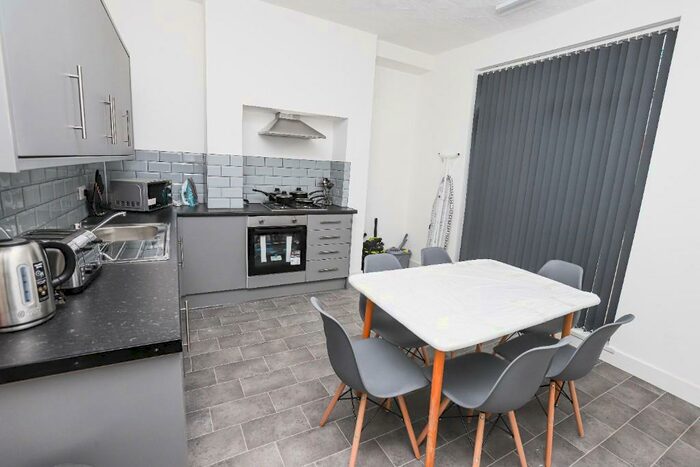 5 Bedroom Terraced House To Rent In Yews Mount, Huddersfield, West Yorkshire, HD1
