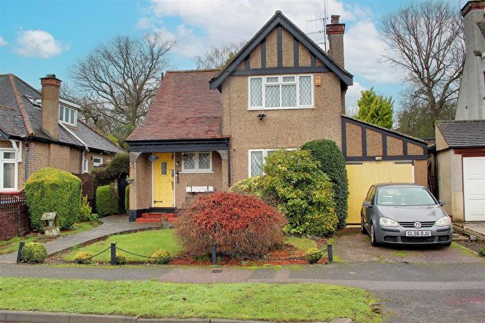 2 Bedroom Detached House For Sale In The Meadway, Cuffley, EN6