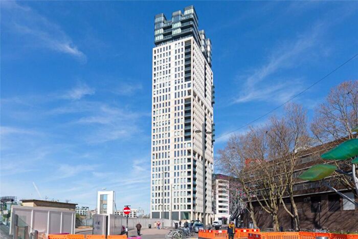 3 Bedroom Flat To Rent In Great Eastern Road, Stratford, E15