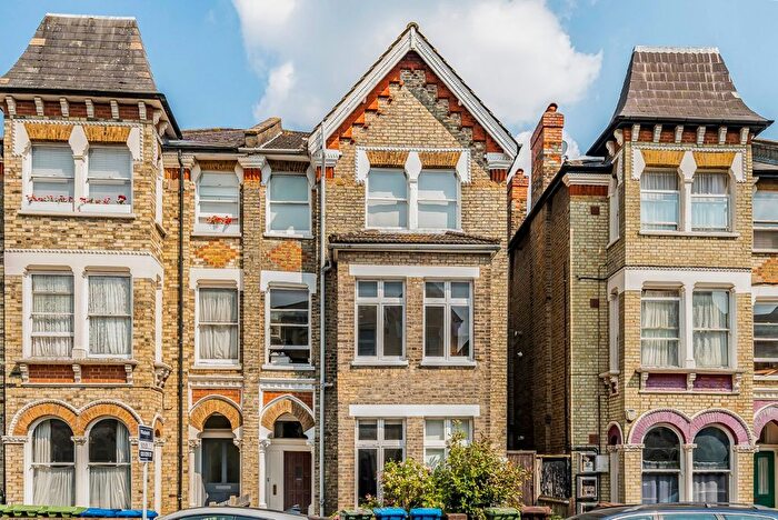 2 Bedroom Flat For Sale In Oakhurst Grove, East Dulwich, London, SE22