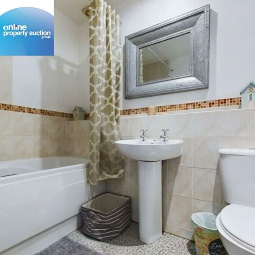 2 Bedroom Flat For Sale In Flat, The Crescent, Bridlington, East Riding Of Yorkshire, YO15
