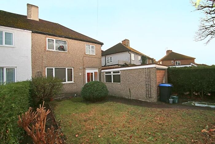 2 Bedroom Semi Detached House For Sale In Hermitage Road, Woking, GU21