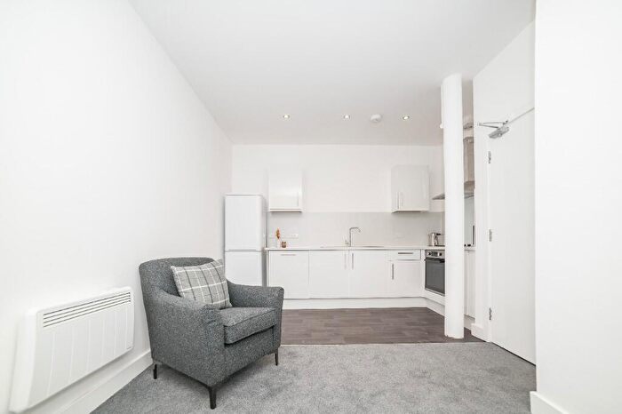 2 Bedroom Flat To Rent In Hartley Road, Nottingham, Nottinghamshire, NG7
