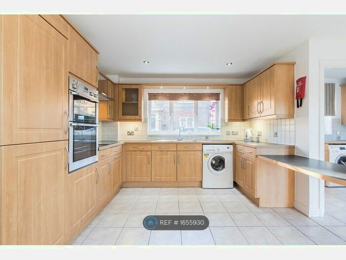 5 Bedroom Detached House To Rent In San Juan Drive, Grays, RM16