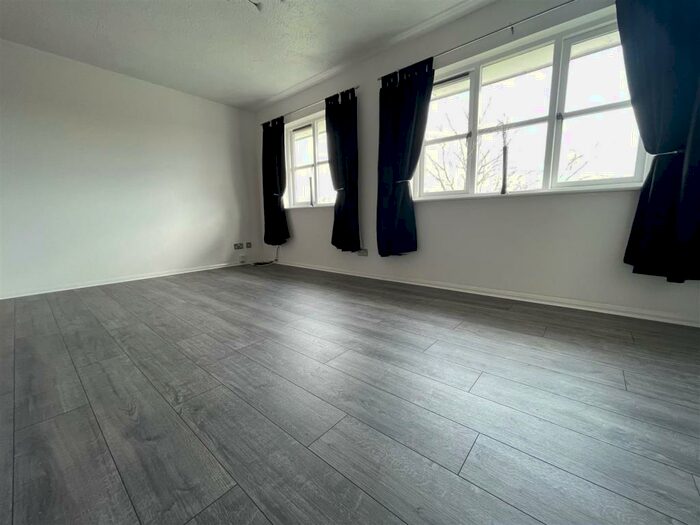 1 Bedroom Apartment To Rent In Clifford Road, Chafford Hundred, Grays, RM16