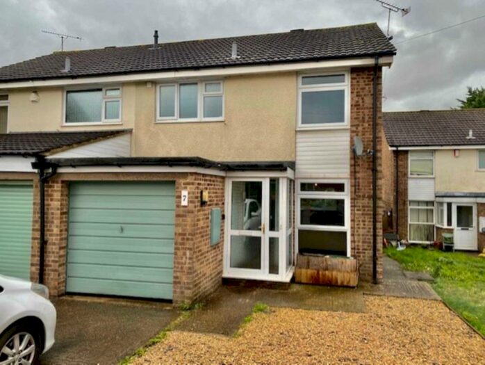 3 Bedroom Semi-Detached House To Rent In Butlers Garden, Frome, BA11