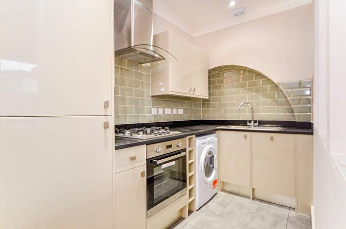 1 Bedroom Flat To Rent In Electric Avenue, Brixton, London, SW9