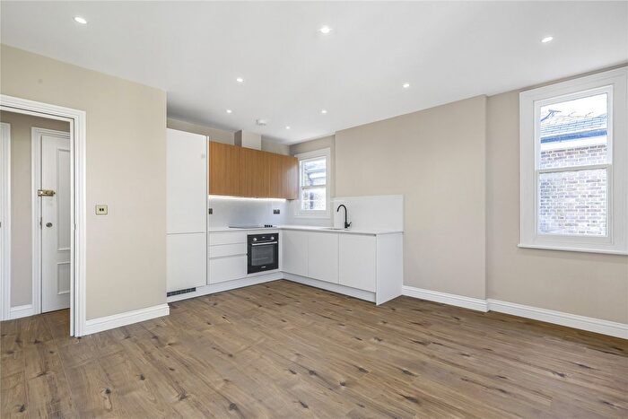 2 Bedroom Flat To Rent In Queens Road, Richmond, TW10