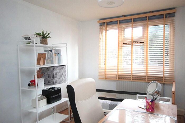 3 Bedroom Apartment To Rent In Park Barn Drive, GU2