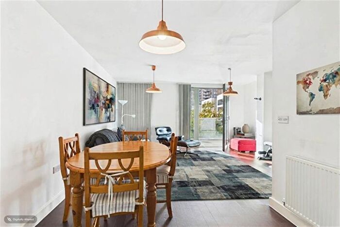 2 Bedroom Flat To Rent In Meadow Court, E16