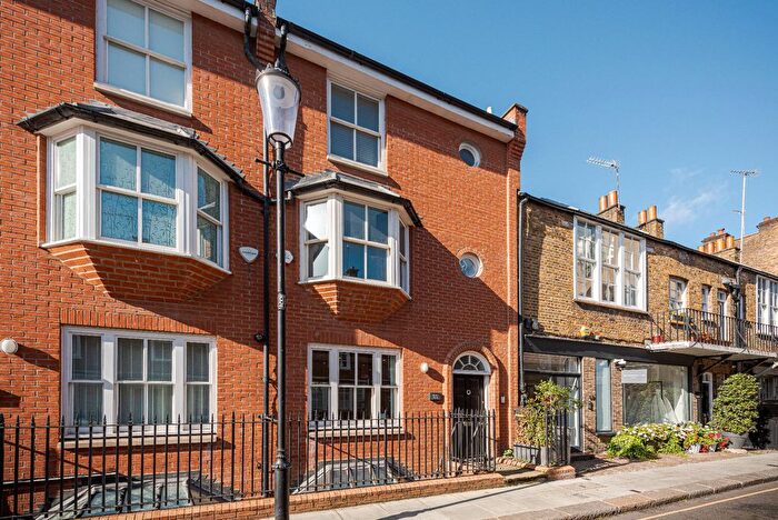 3 Bedroom Detached House To Rent In Yeomans Row, London, SW3