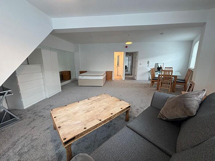 2 Bedroom Flat To Rent In Cambridge Street, Uplands, SA2