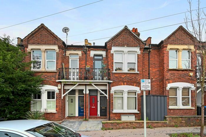 2 Bedroom Flat To Rent In Pembury Road, South Norwood, London, SE25
