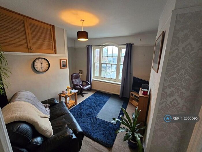 2 Bedroom Flat To Rent In Broad Street, Deal, CT14