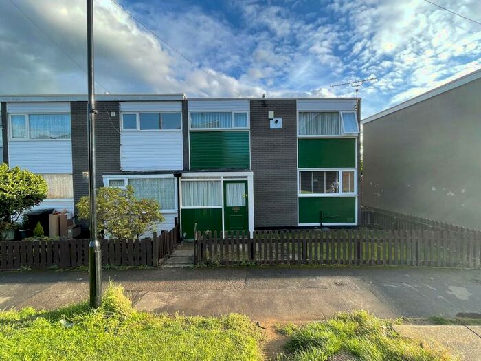 3 Bedroom House To Rent In Whinacre Walk, Sheffield, S8