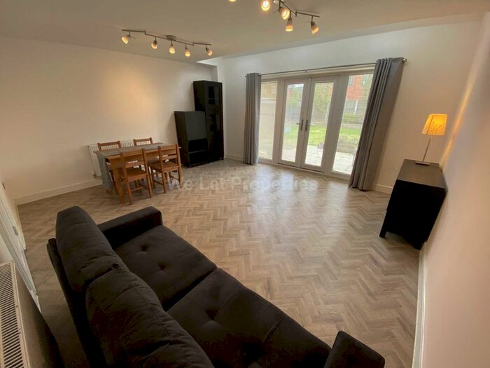 4 Bedroom Property To Rent In Gunson Street, Manchester, M40