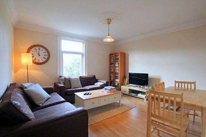 2 Bedroom Flat To Rent In Ouseley Road, London, SW12