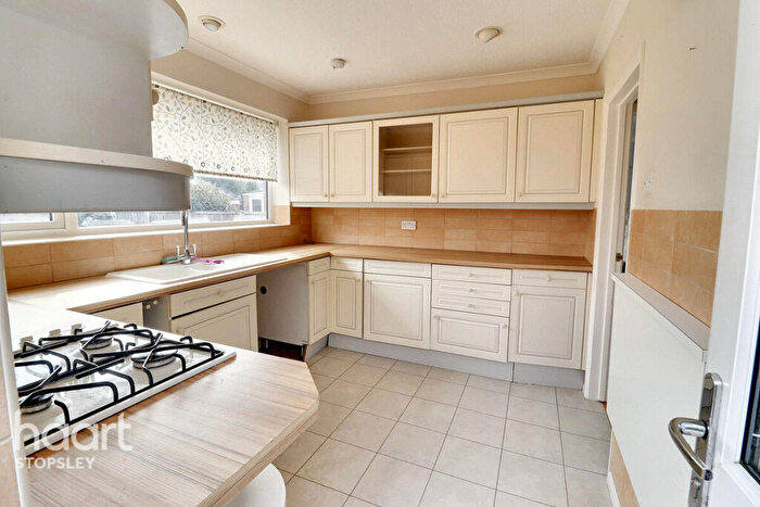 3 Bedroom Chalet For Sale In Langford Drive, Luton, LU2