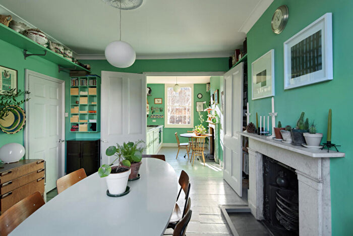 3 Bedroom Terraced House For Sale In Balls Pond Road, London, N1