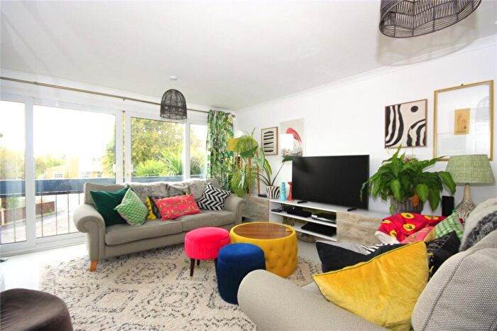 4 Bedroom Terraced House For Sale In Sidlesham Close, Hayling Island, Hampshire, PO11