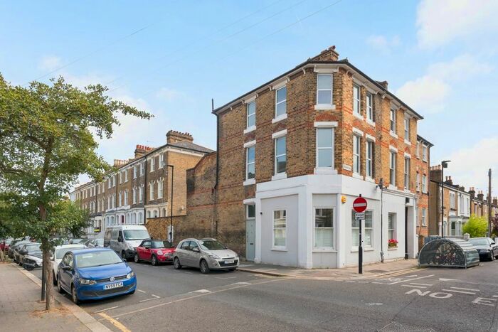 3 Bedroom Maisonette To Rent In Sudbourne Road, London, SW2