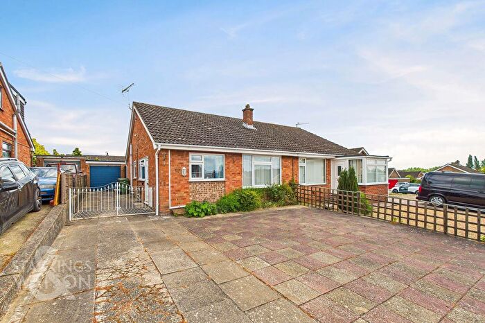 2 Bedroom Semi-detached Bungalow For Sale In Nuttele Close, Hempnall, Norwich, NR15