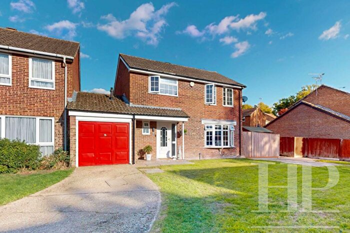 4 Bedroom Detached House For Sale In Felbridge Avenue, Crawley, RH10