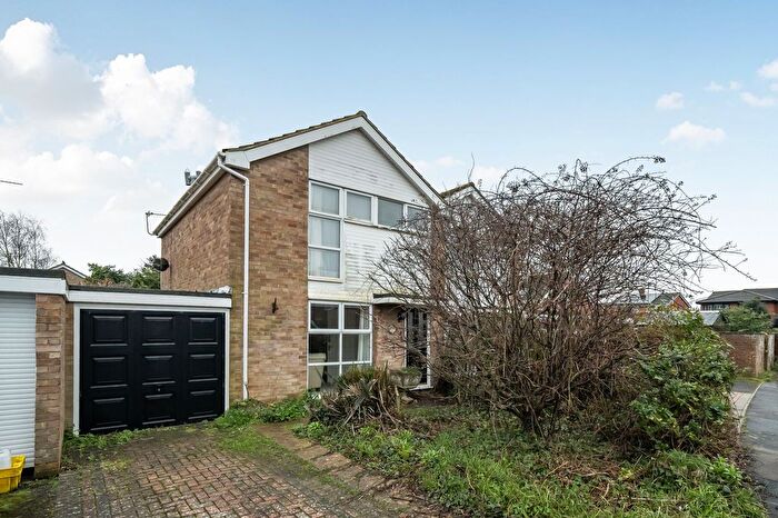 3 Bedroom Semi Detached House For Sale In Sidlesham Close, Hayling Island, PO11