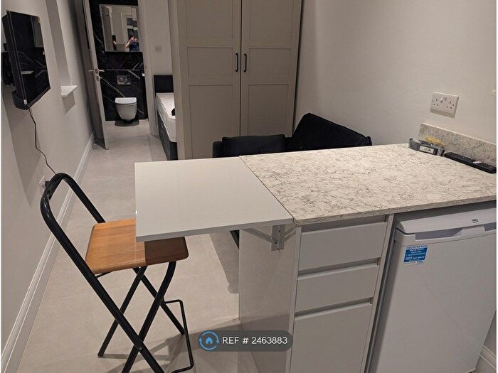 Studio To Rent In Edgware, Edgware, Greater London, HA8