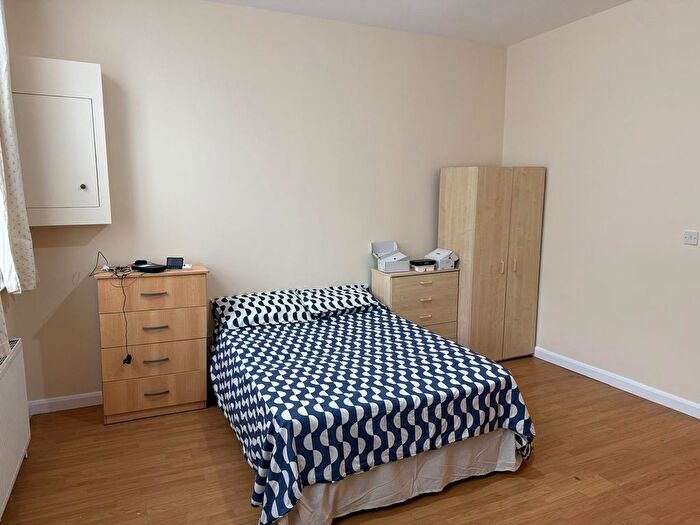 Studio To Rent In Hornsey Road, London, N19