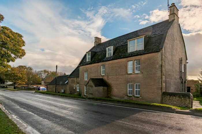 2 Bedroom Flat To Rent In Marshfield, Chippenham, SN14