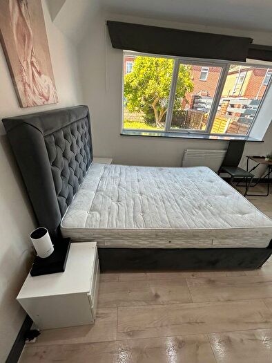 Studio To Rent In Fawns Manor Road, Feltham, TW14