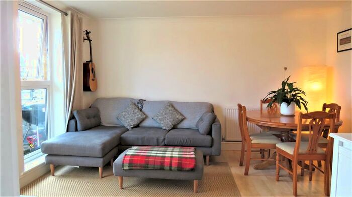 2 Bedroom Apartment To Rent In St James's Drive, London, SW12