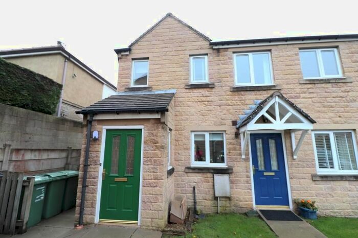 2 Bedroom Flat To Rent In Clifton Mews, Pudsey LS28