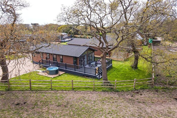 2 Bedroom Park Home For Sale In Milford Road, New Milton, Hampshire, BH25