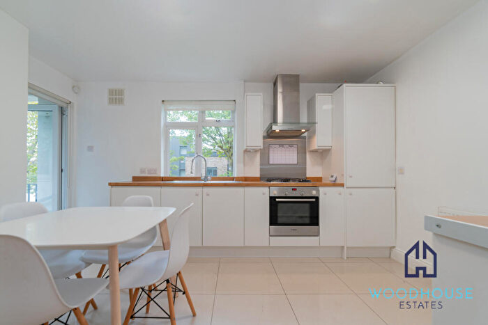 3 Bedroom Flat For Sale In Haslam Court, Waterfall Road, London, N11