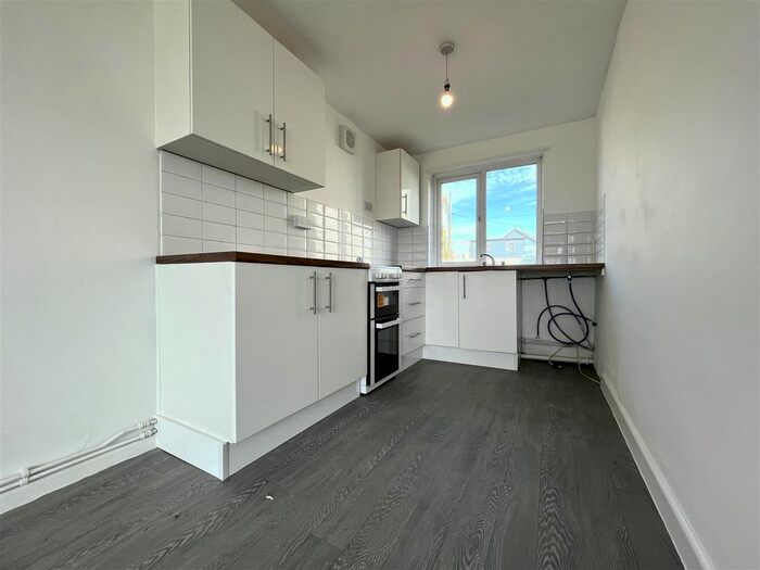 2 Bedroom Flat To Rent In Coastline Court, Watergate Road, Porth, Newquay, Cornwall, TR7