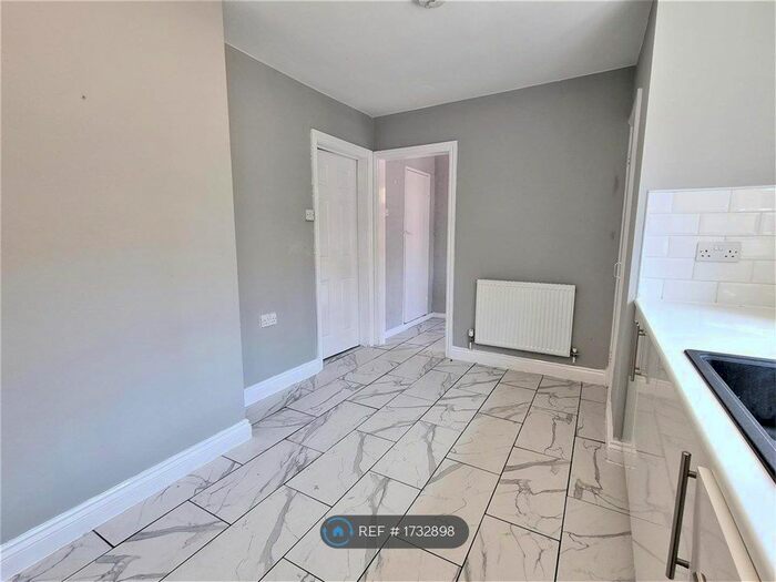 3 Bedroom Semi-Detached House To Rent In Buildwas Close, Walsall, WS3