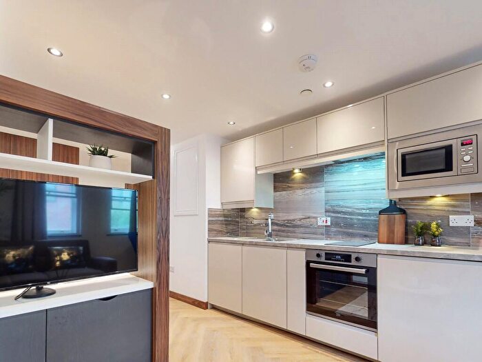 Apartment To Rent In Apt, Live Oasis Piccadilly #, M1