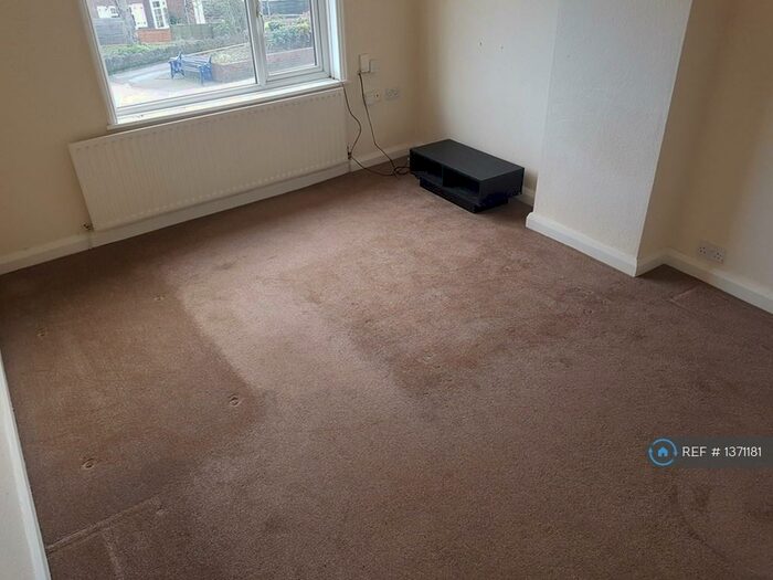 2 Bedroom Flat To Rent In Derby Road, Stapleford, Nottingham, NG9