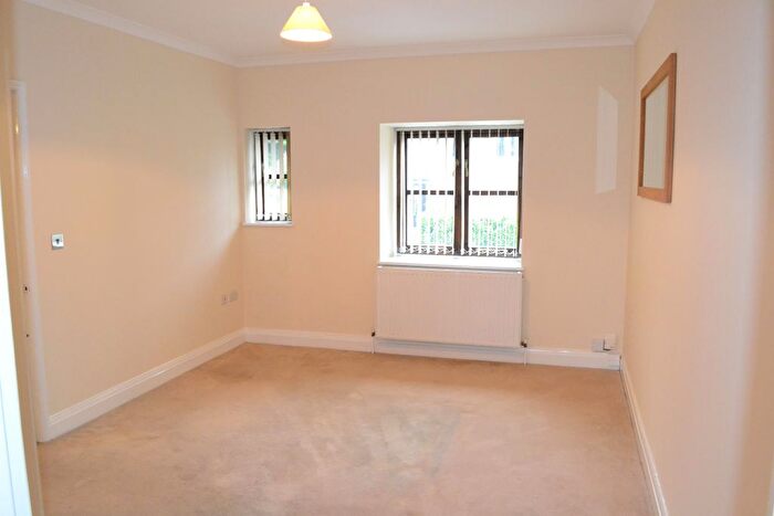 2 Bedroom Property To Rent In Garlands Road, Redhill, RH1