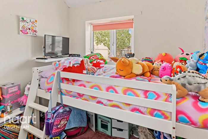 3 Bedroom End Of Terrace House For Sale In Rusholme Avenue, Dagenham, RM10